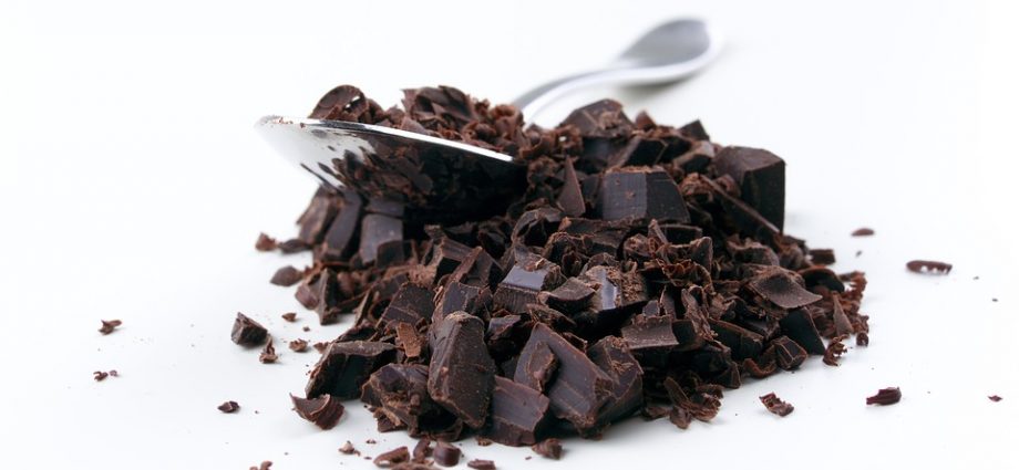 Hakket mørk chokolade